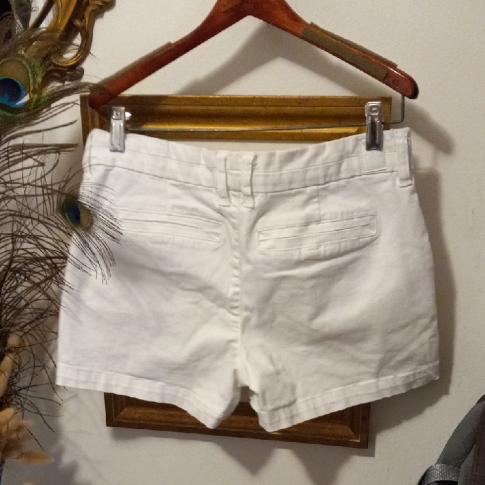 Chic White Women's Bermuda Shorts 2 Side Pockets - Picture 3 of 4